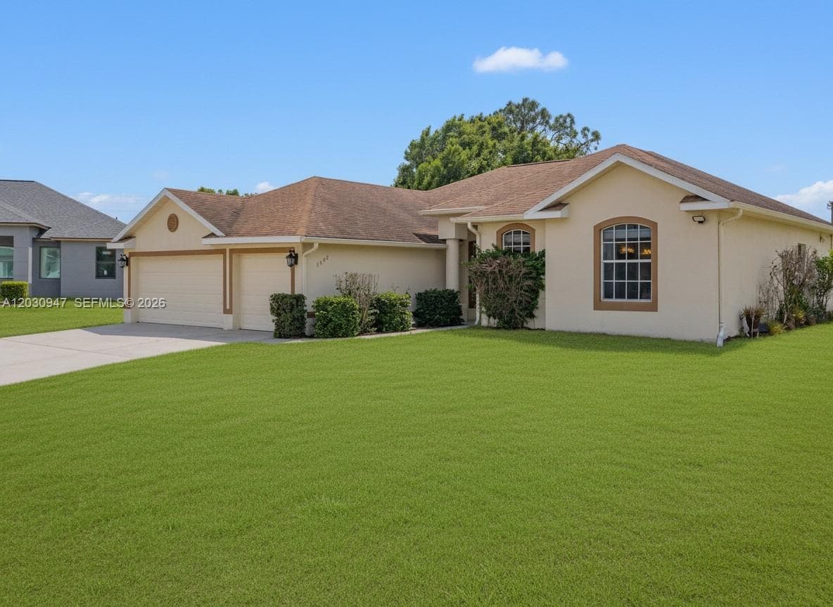 3002 Balsam Court, La Belle, FL 33935 photo 2