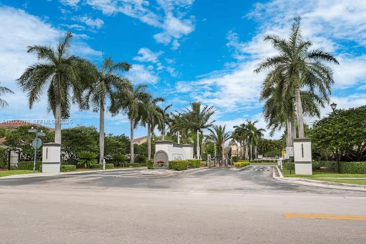 2327 NE 37th Ter, Homestead, FL 33033 photo 3