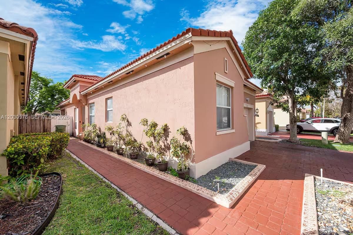 2327 NE 37th Ter, Homestead, FL 33033 photo 5