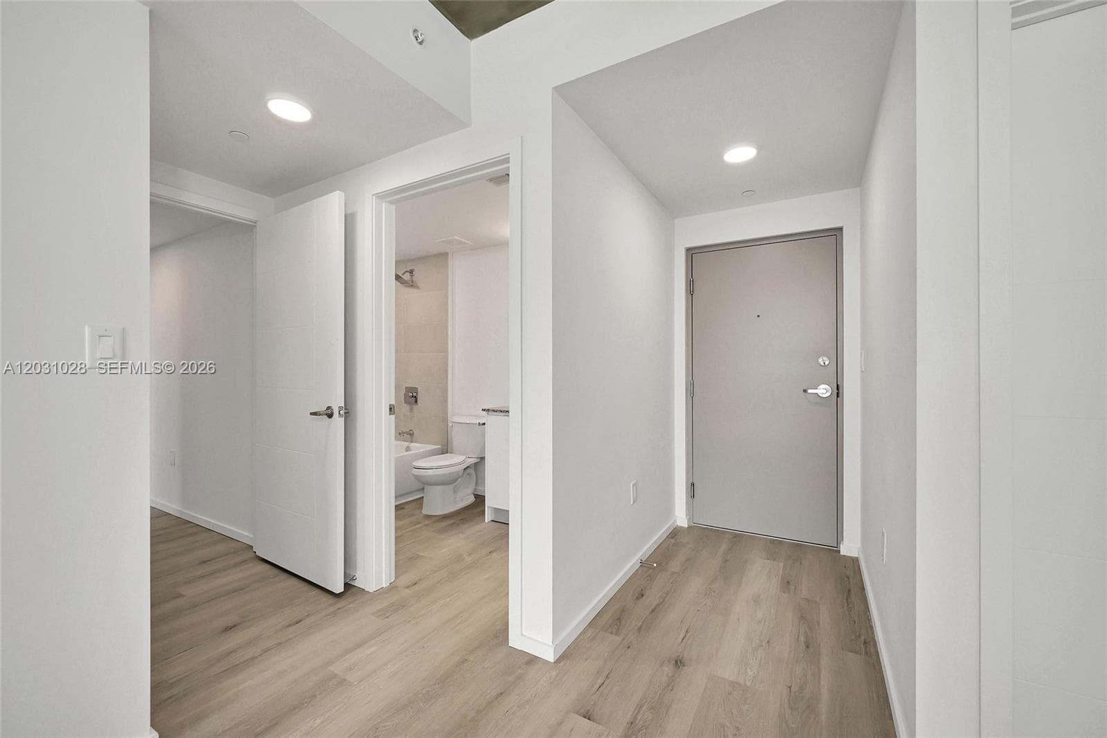 475 NE 125th # 504, North Miami, FL 33161 photo 2