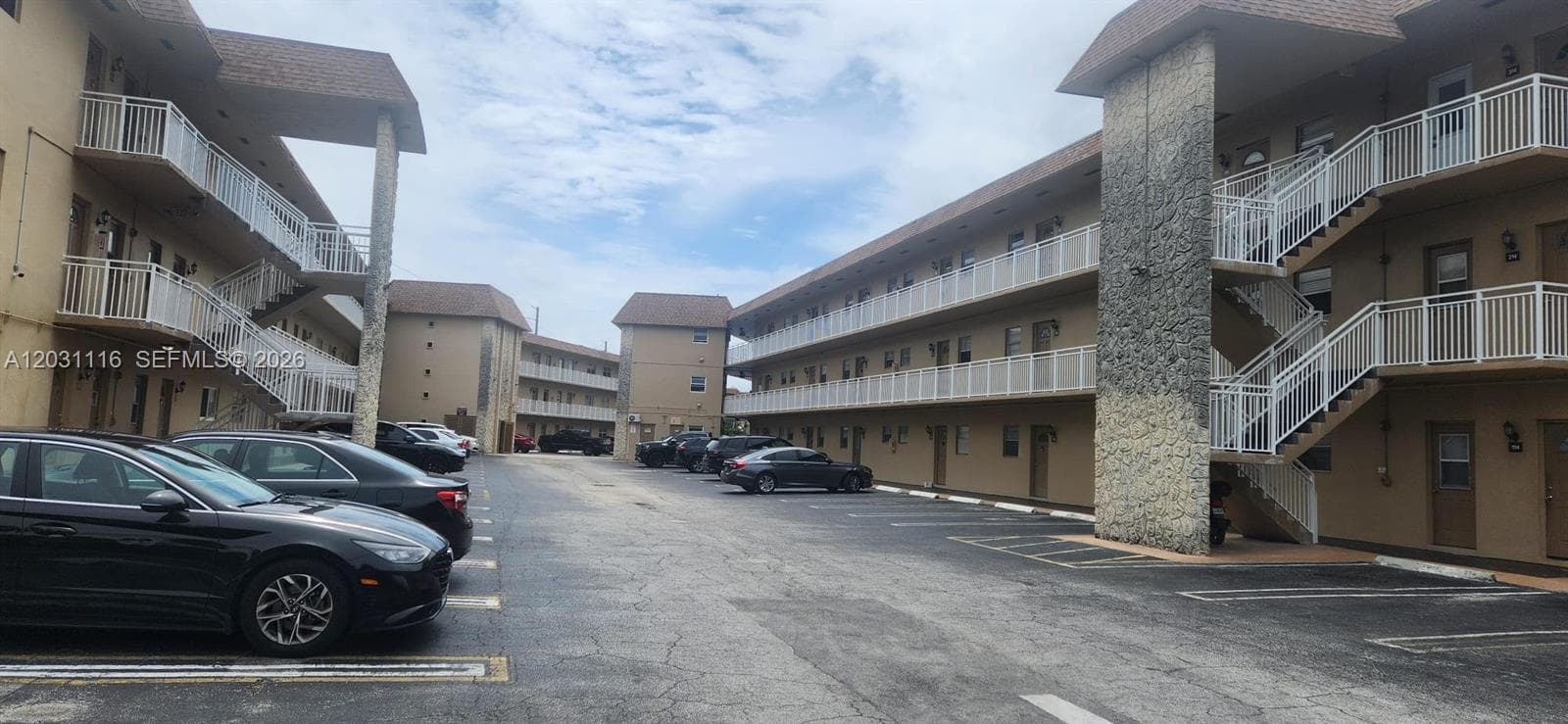 5021 W Oakland Park Blvd # 313, Lauderdale Lakes, FL 33313 photo 3