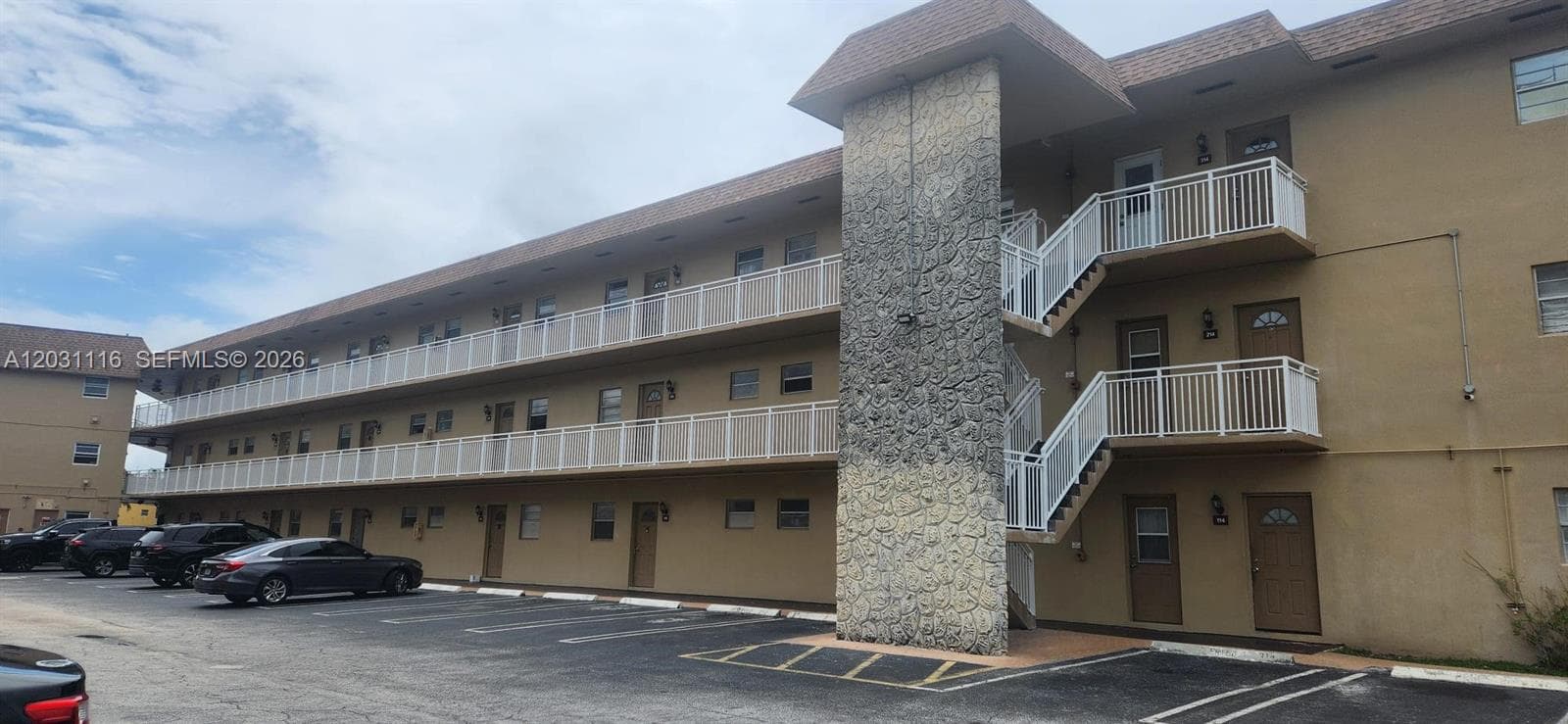 5021 W Oakland Park Blvd # 313, Lauderdale Lakes, FL 33313 photo 4