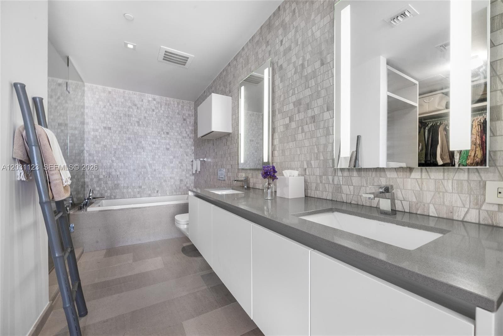 88 SW 7th St # 3208, Miami, FL 33130 photo 5
