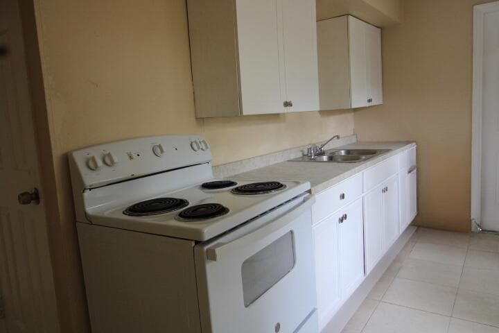 1417 W 32nd Street, Riviera Beach, FL 33404 photo 2