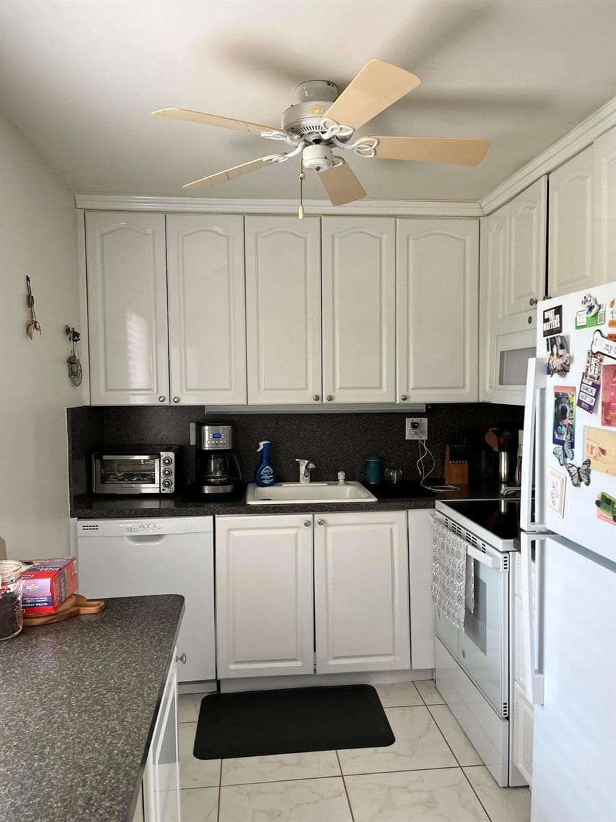 358 Burgundy H, Delray Beach, FL 33484 photo 2