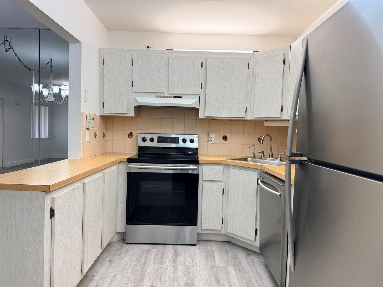 318 Knotty Pine Circle # D-2, FL 33463 photo 3
