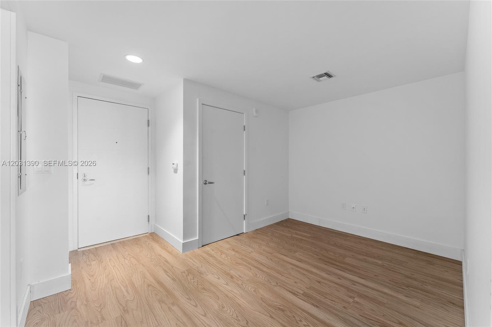 16385 Biscayne Blvd # 3120, North Miami Beach, FL 33160 photo 2