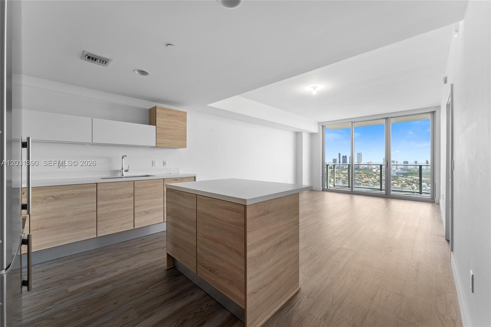 16385 Biscayne Blvd # 3120, North Miami Beach, FL 33160 photo 4