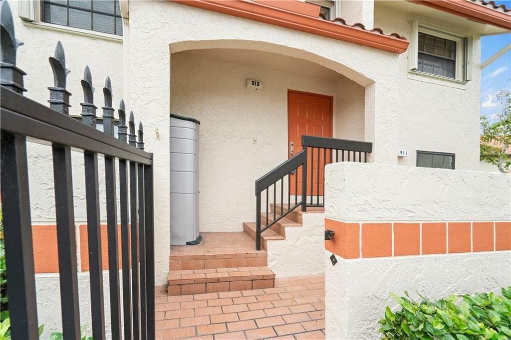 912 Congressional Way, Deerfield Beach, FL 33442 photo 2
