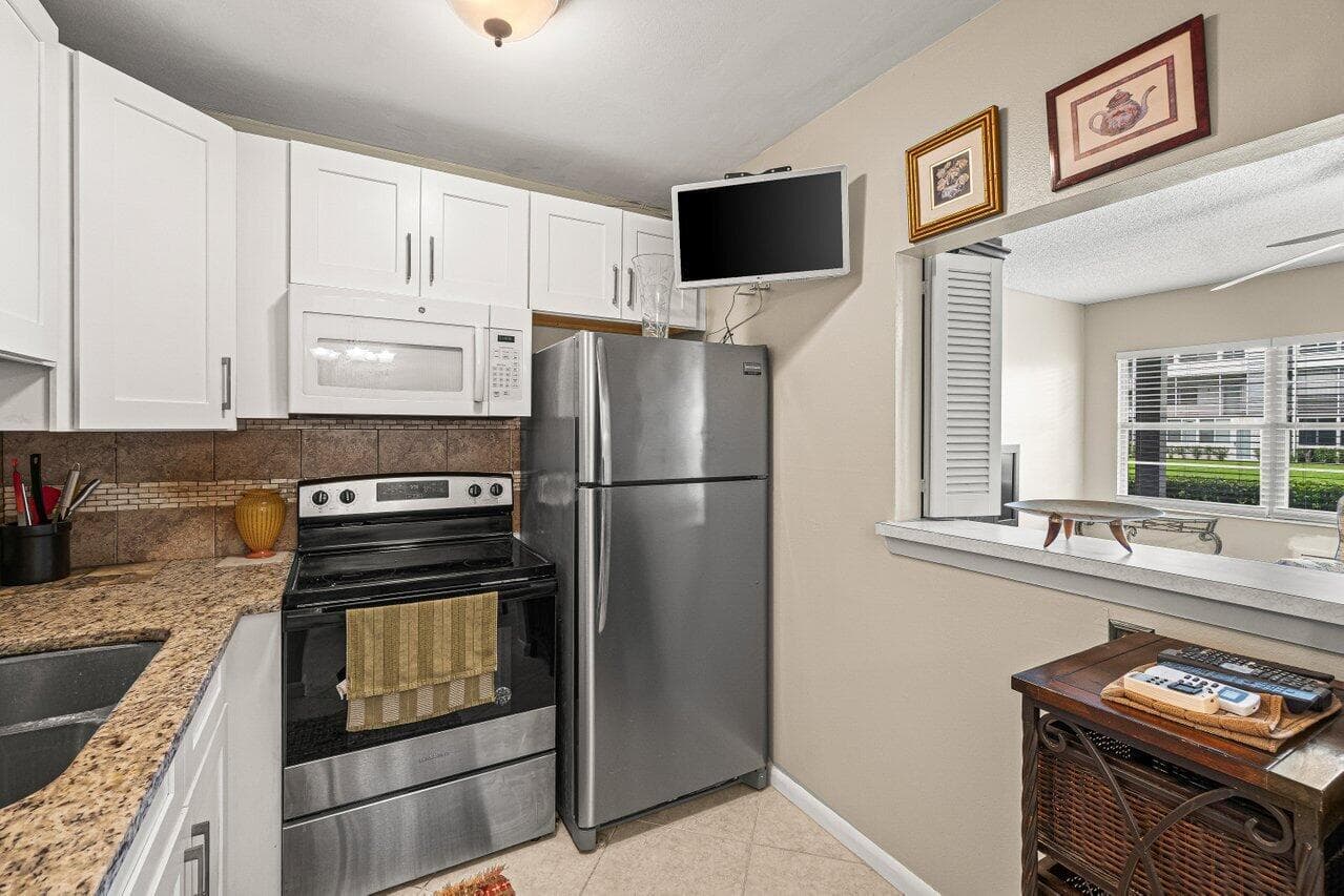 175 Suffolk E, Boca Raton, FL 33434 photo 2