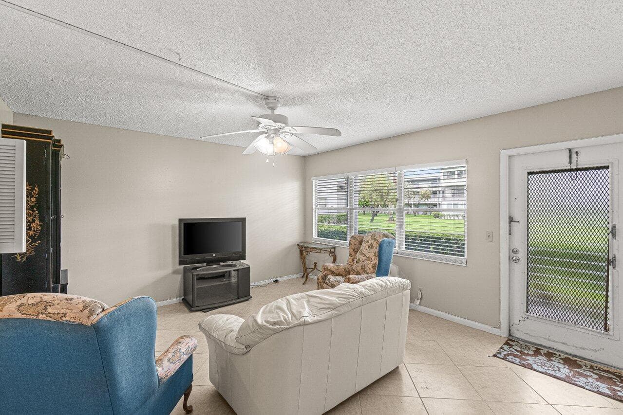 175 Suffolk E, Boca Raton, FL 33434 photo 4