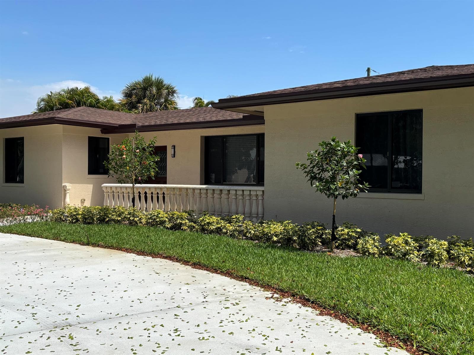 135 E Ilex Drive, Lake Park, FL 33403 photo 2