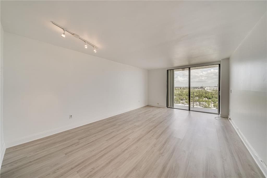2350 NE 135th Street # 1212, North Miami, FL 33181 photo 2