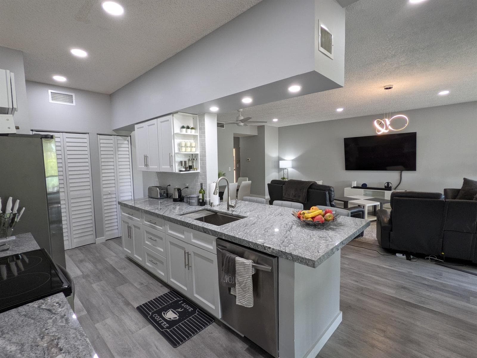 105 Half Moon Circle # F2, Hypoluxo, FL 33462 photo 2