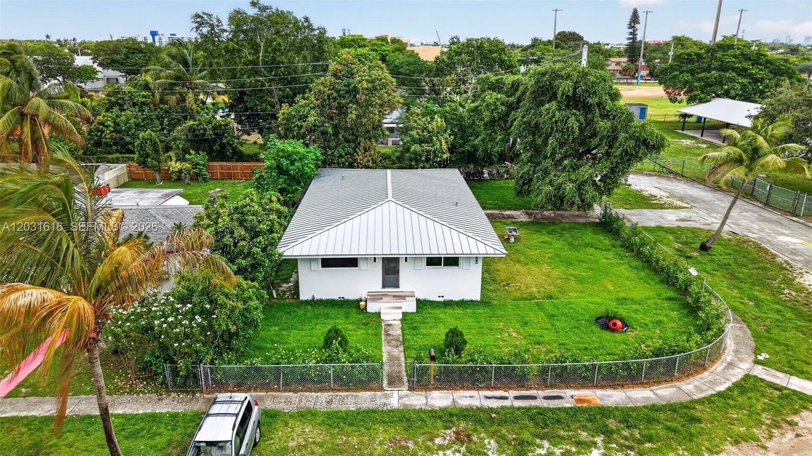 1695 NE 160th St, North Miami Beach, FL 33162 photo 2