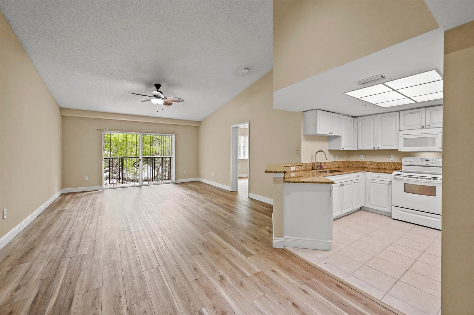 1100 S Crestwood Ct Court S # 1109, Royal Palm Beach, FL 33411 photo 4
