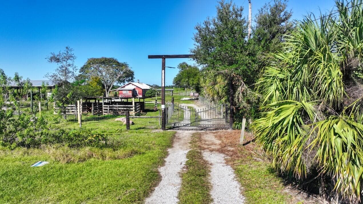 7230 77th Street, Vero Beach, FL 32967 photo 3