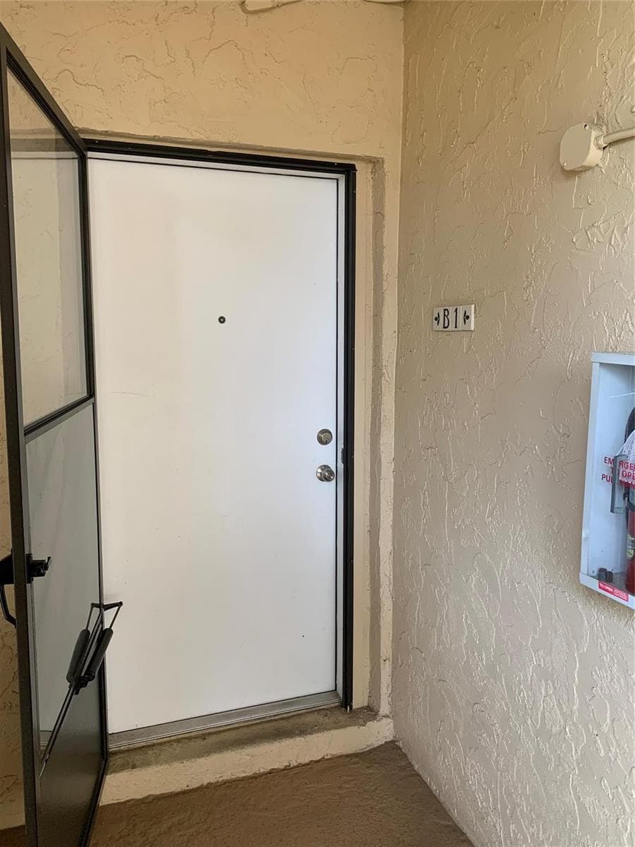 200 Jacaranda Country Club Drive # 1b, Plantation, FL 33324 photo 4