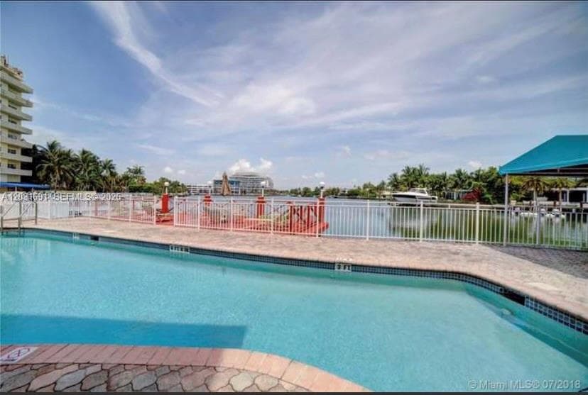 4740 Pine Tree Dr # 25, Miami Beach, FL 33140 photo 2