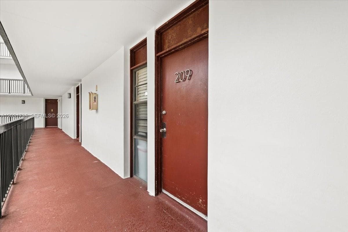 3101 N Country Club Dr # 209, Aventura, FL 33180 photo 4