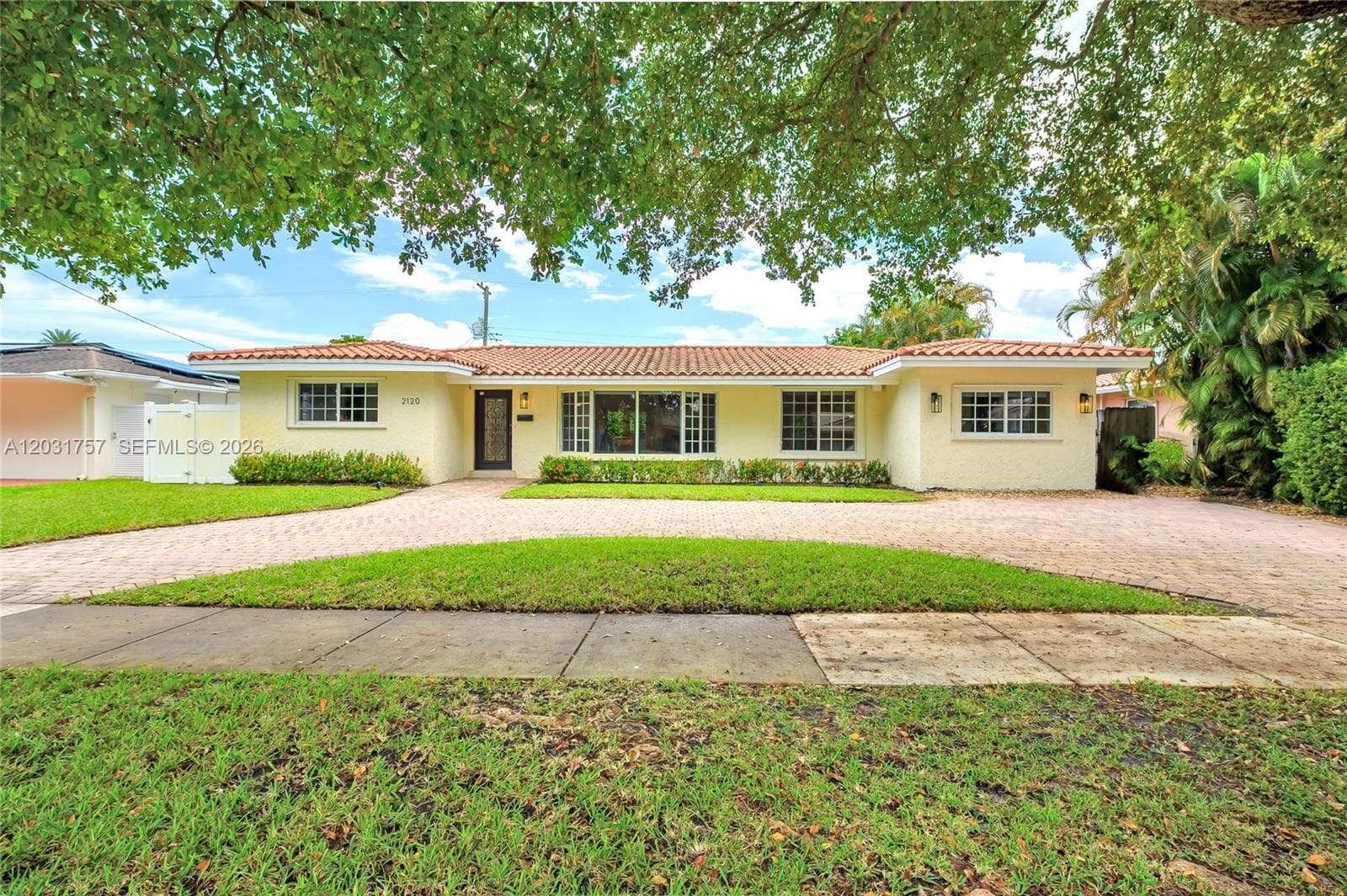 2120 NE 207th St, Miami, FL 33179 photo 2