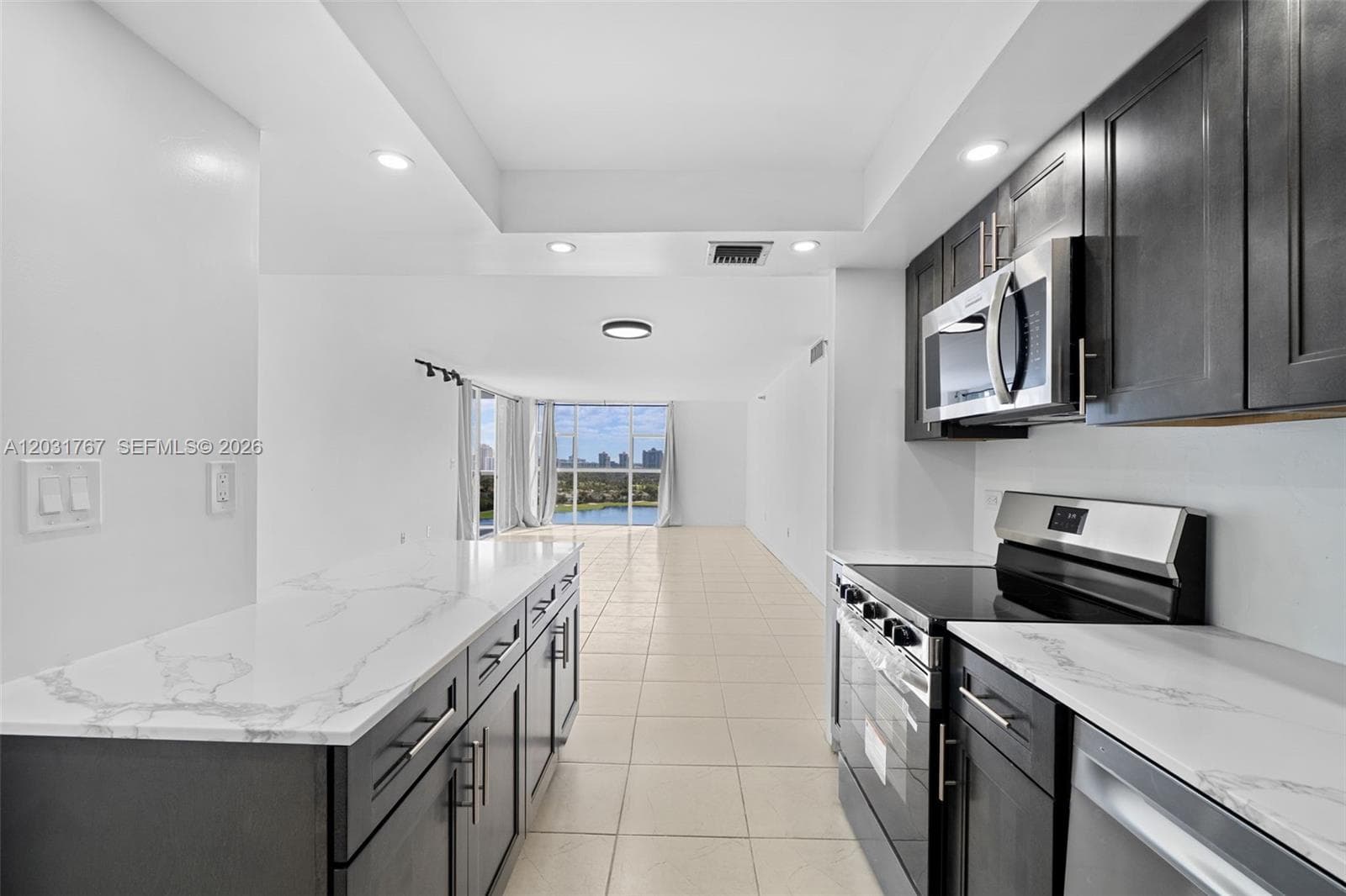 20505 E Country Club Dr # 1938, Aventura, FL 33180 photo 3