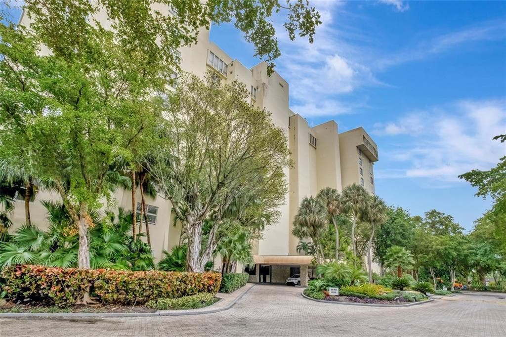 11111 Biscayne Boulevard # Tower 2 - 4C or 427, Miami, FL 33181 photo 2