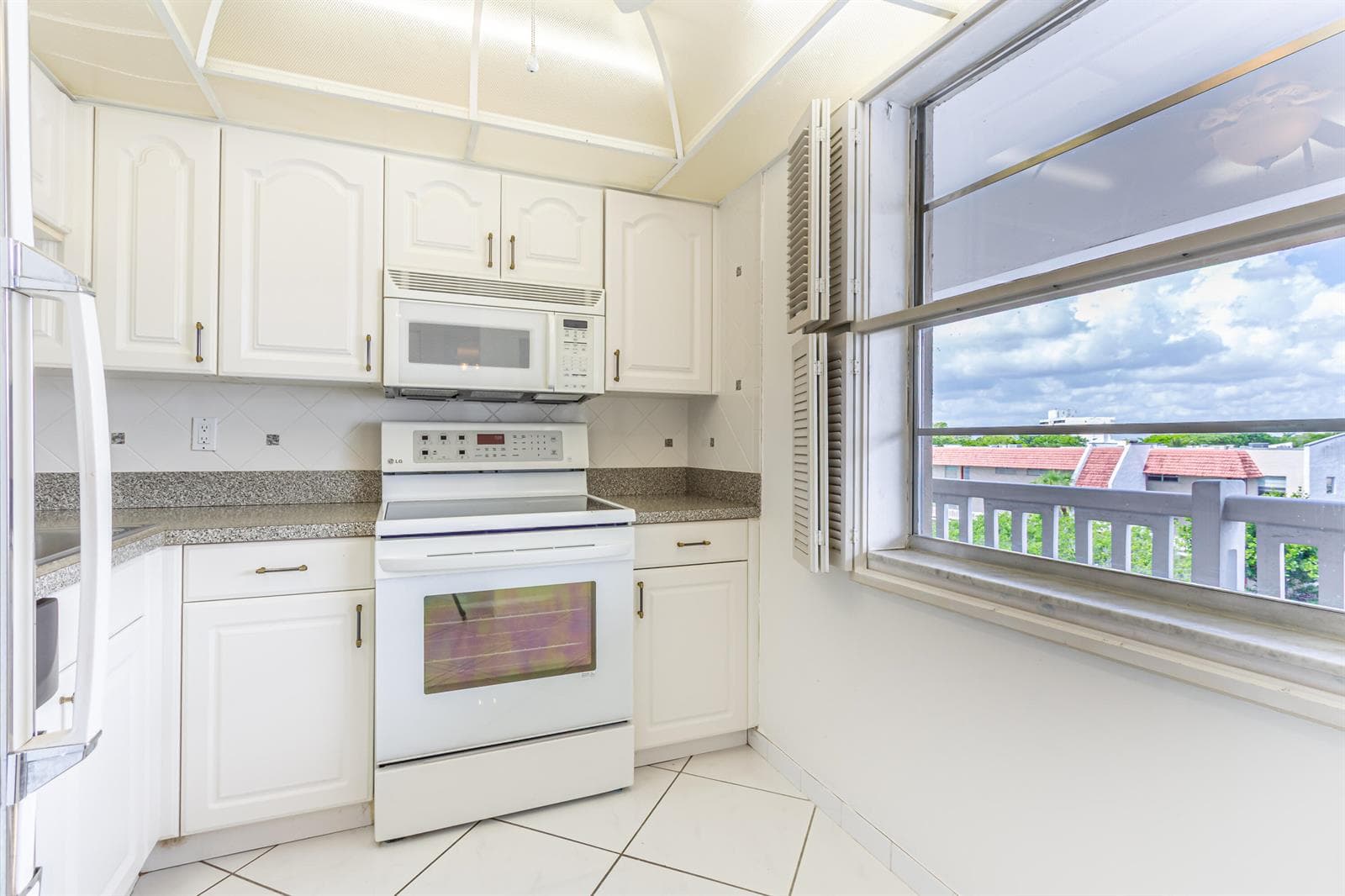 3531 Inverrary Drive # H406, Lauderhill, FL 33319 photo 5