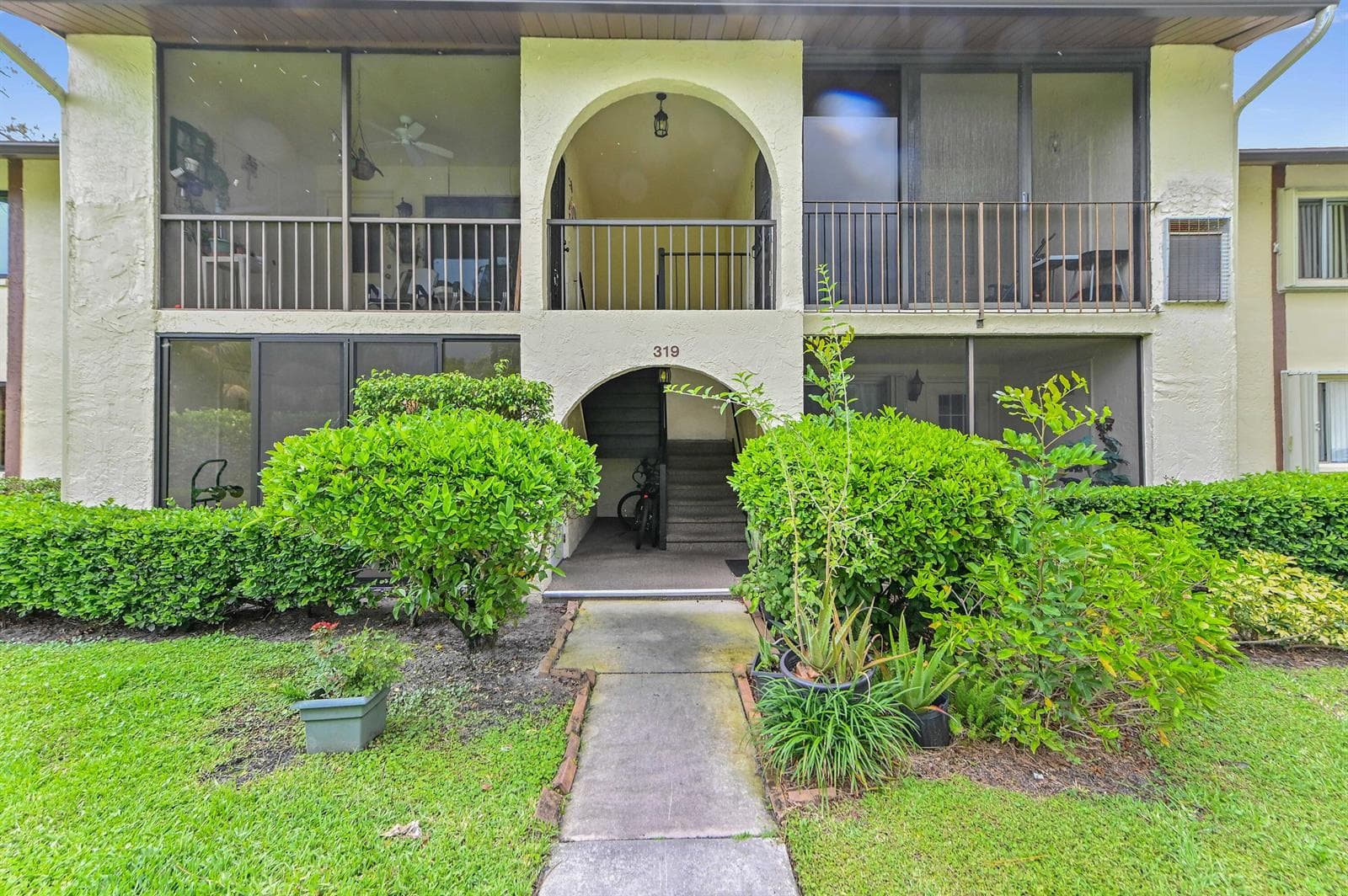 319 Knotty Pine Circle # C-1, FL 33463 photo 2