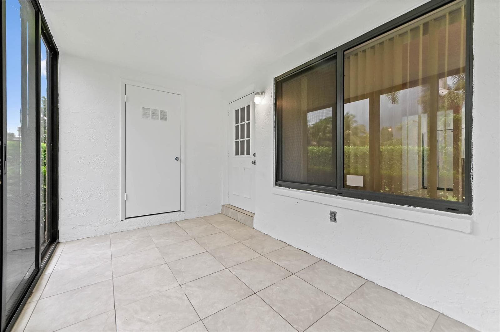 319 Knotty Pine Circle # C-1, FL 33463 photo 3