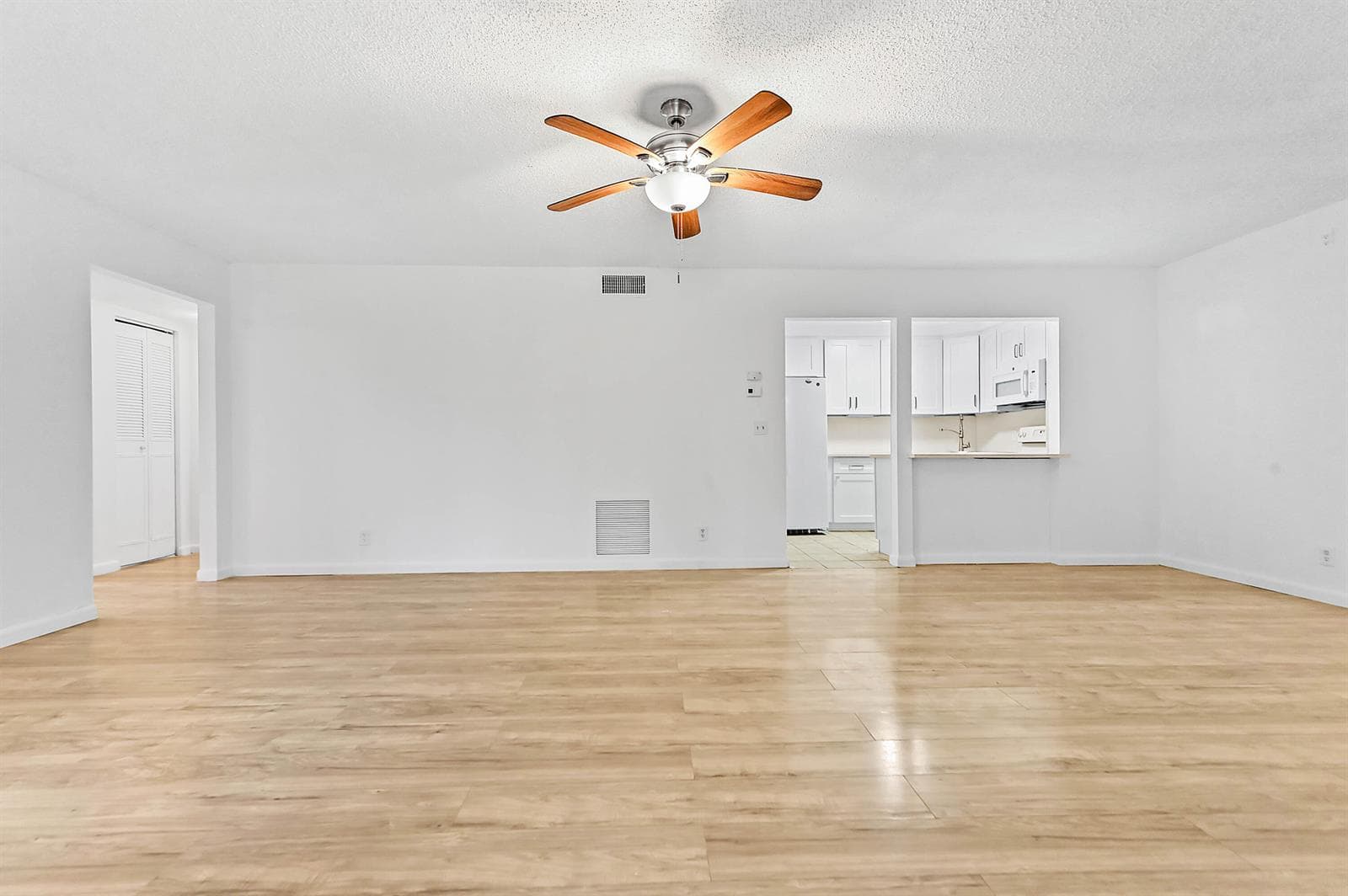 319 Knotty Pine Circle # C-1, FL 33463 photo 5