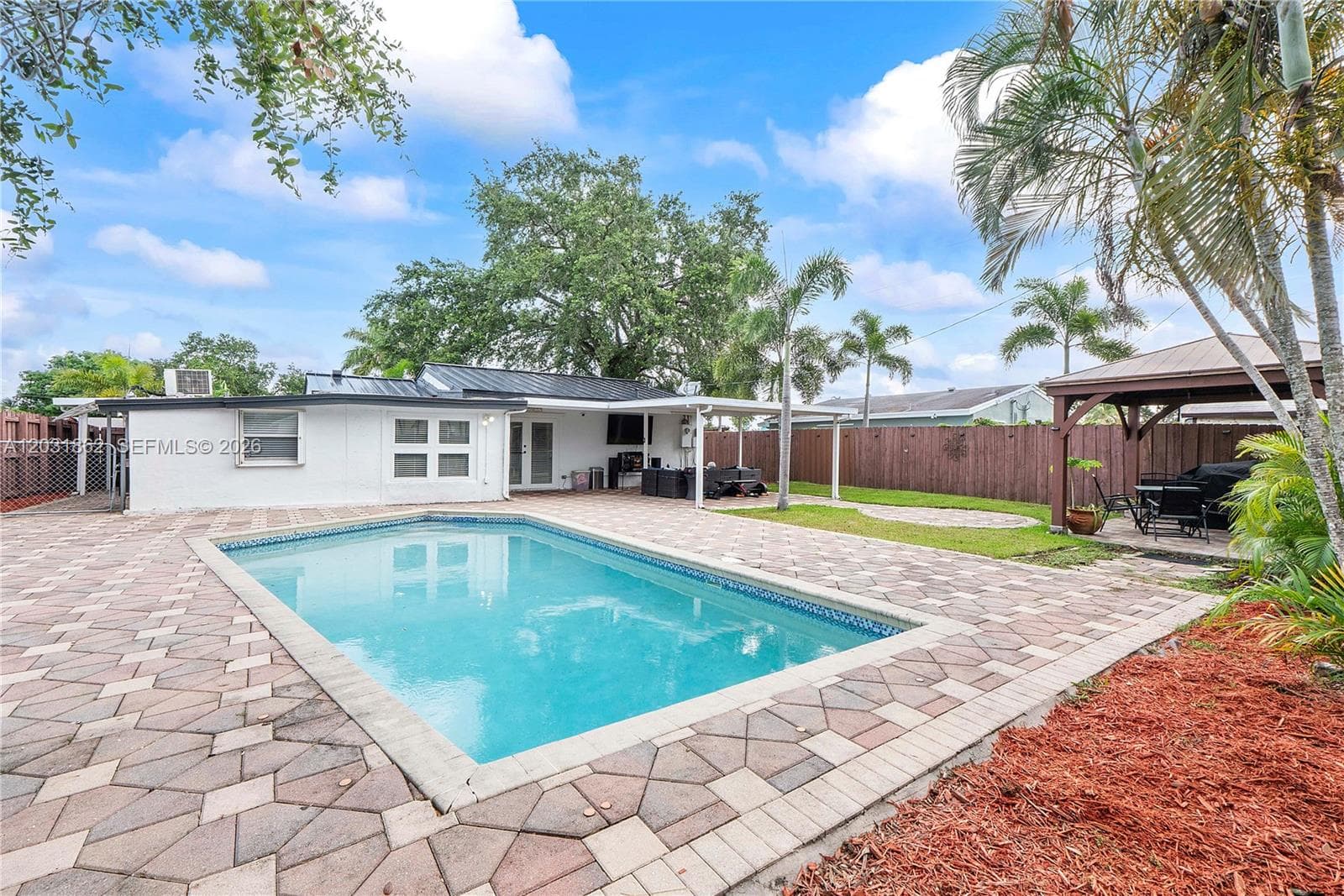 6810 Douglas St, Hollywood, FL 33024 photo 4