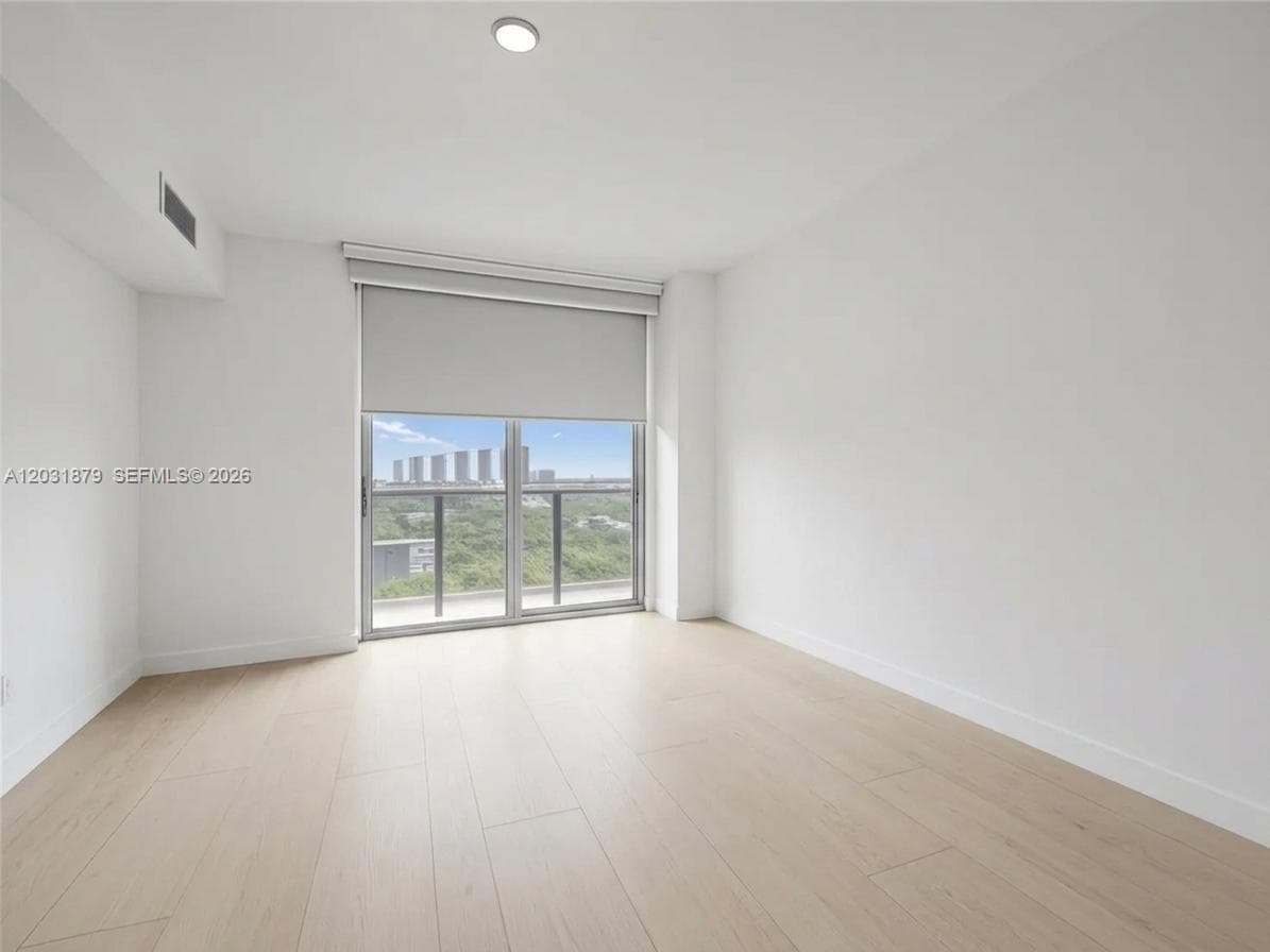 16385 Biscayne Blvd # 1615, North Miami Beach, FL 33160 photo 4