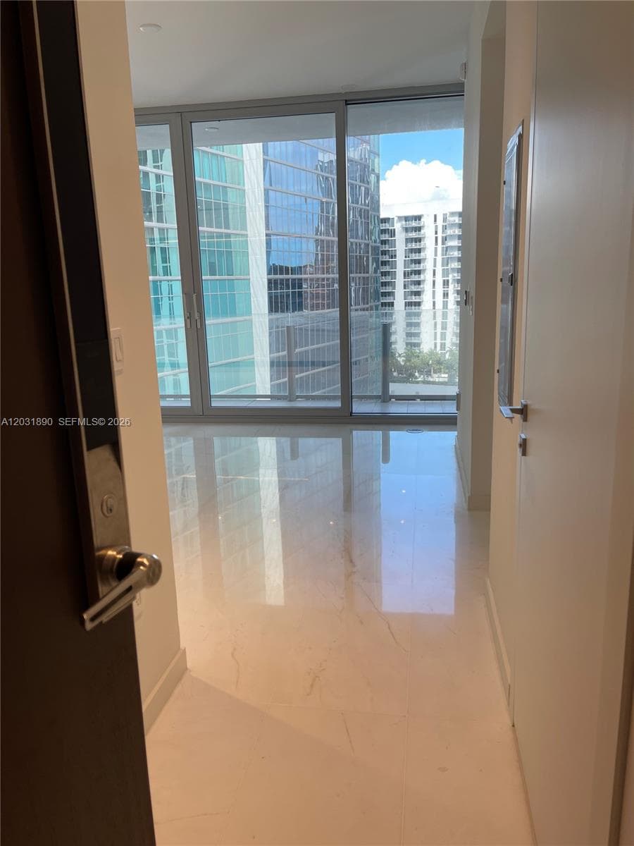 300 Biscayne Blvd Way # 2008, Miami, FL 33131 photo 2