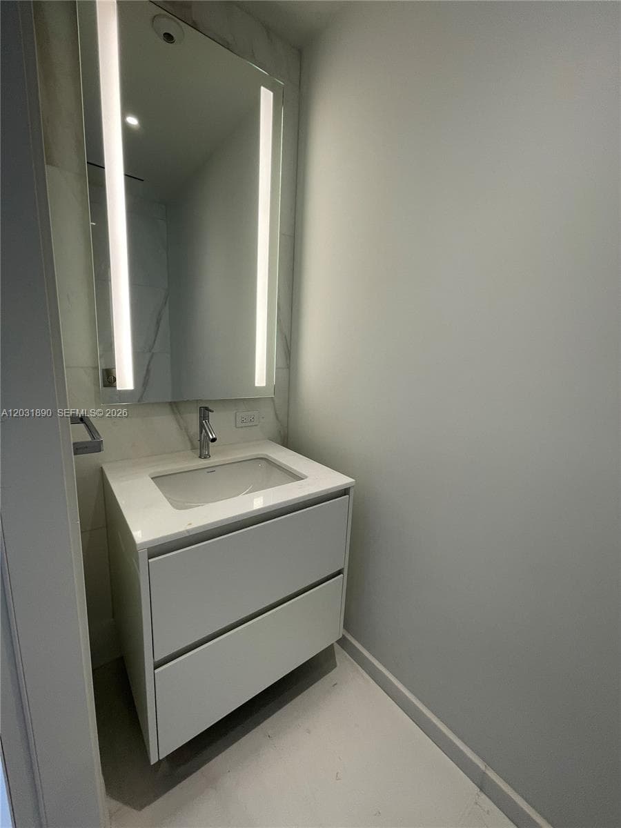 300 Biscayne Blvd Way # 2008, Miami, FL 33131 photo 4