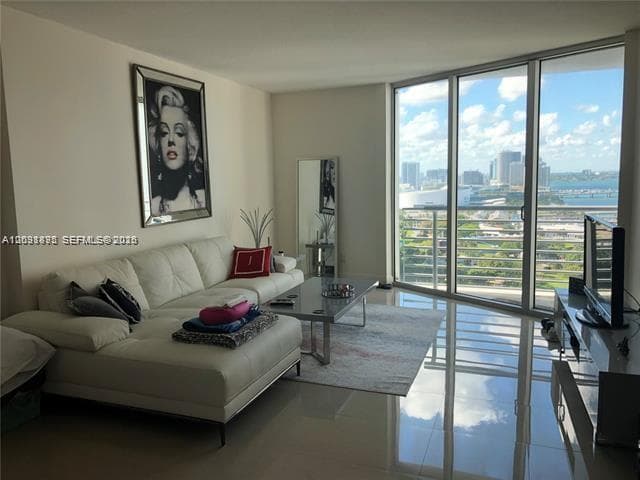 325 S Biscayne Blvd # 2824, Miami, FL 33131 photo 2