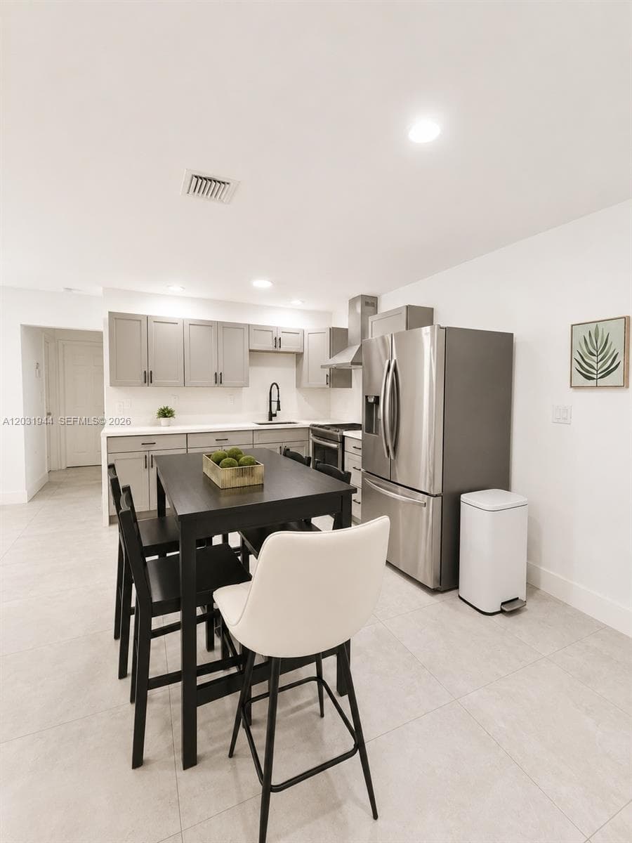 800 NE 2nd Ct, Hallandale Beach, FL 33009 photo 3