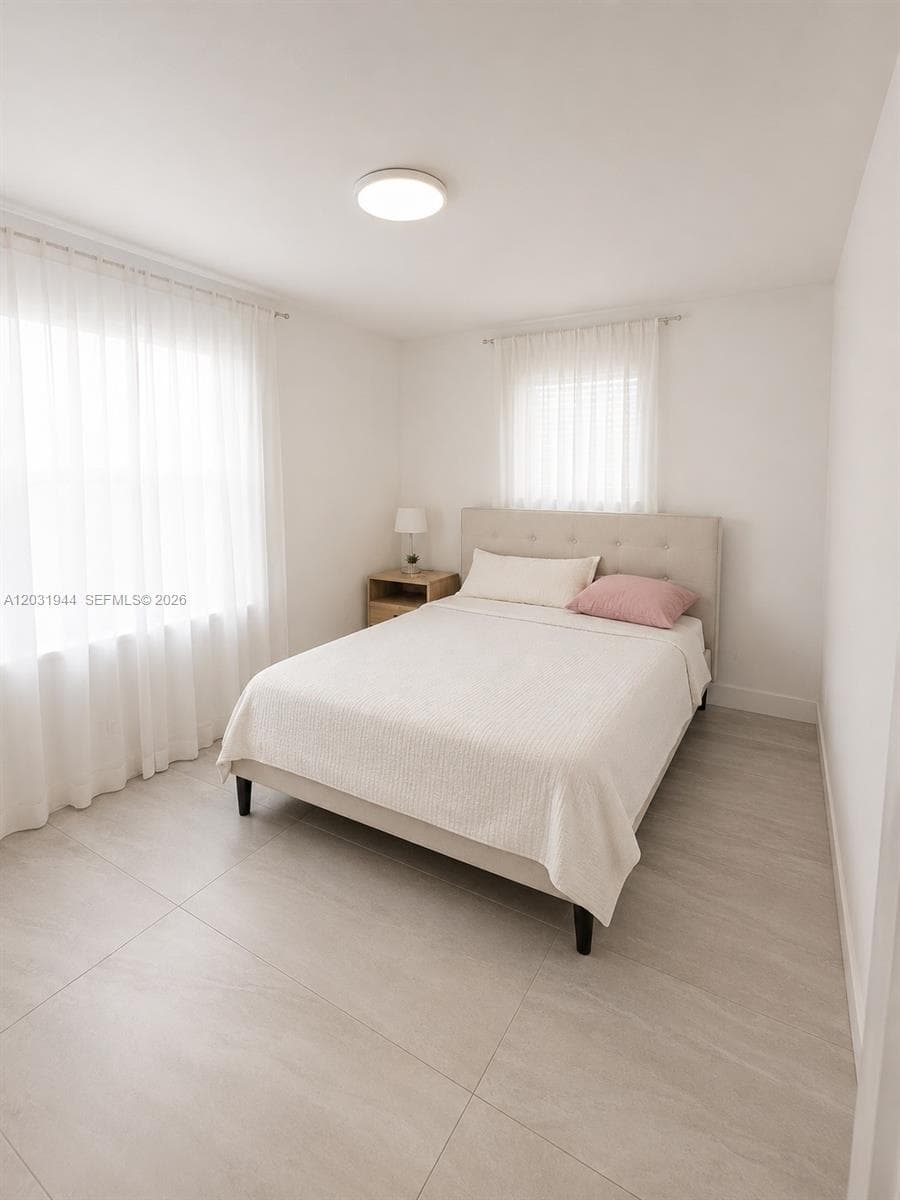 800 NE 2nd Ct, Hallandale Beach, FL 33009 photo 5