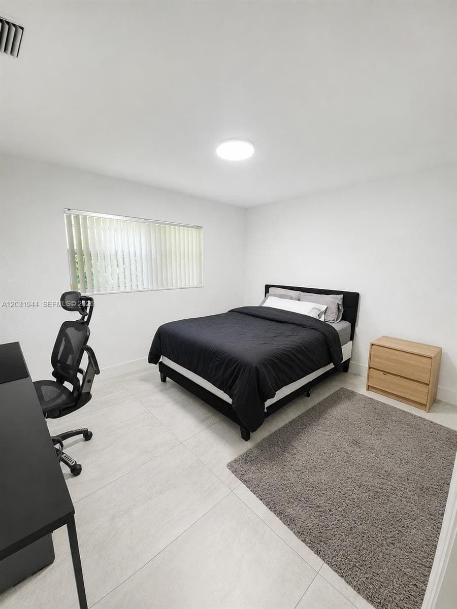 800 NE 2nd Ct, Hallandale Beach, FL 33009 photo 4
