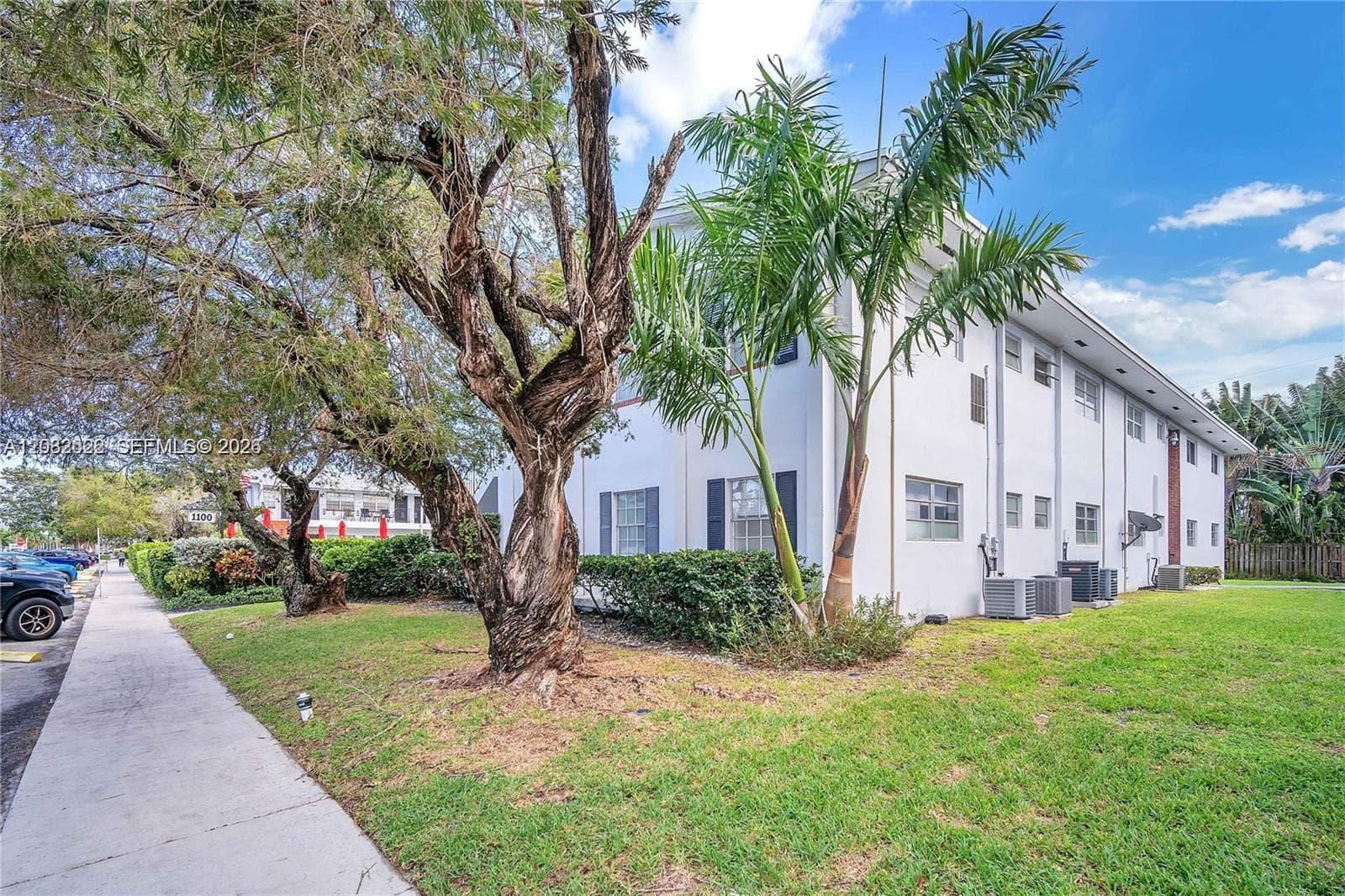 1100 Atlantic Shores Blvd # 405, Hallandale Beach, FL 33009 photo 2