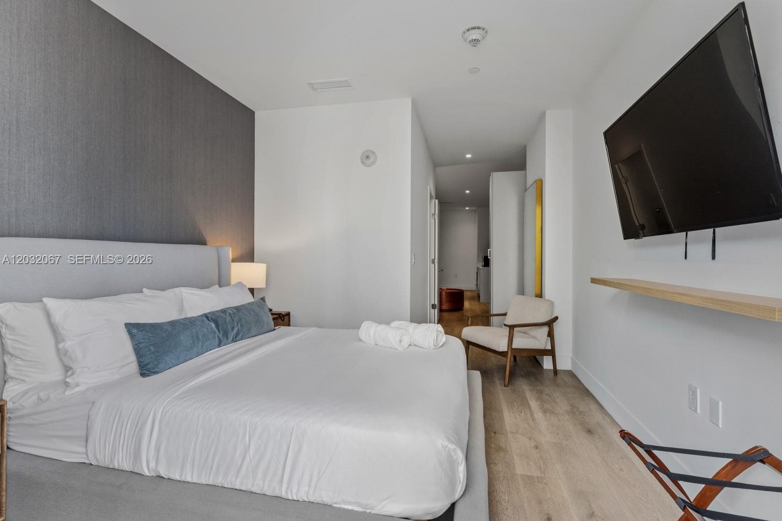 239 SW 9TH St # 301, Miami, FL 33130 photo 3