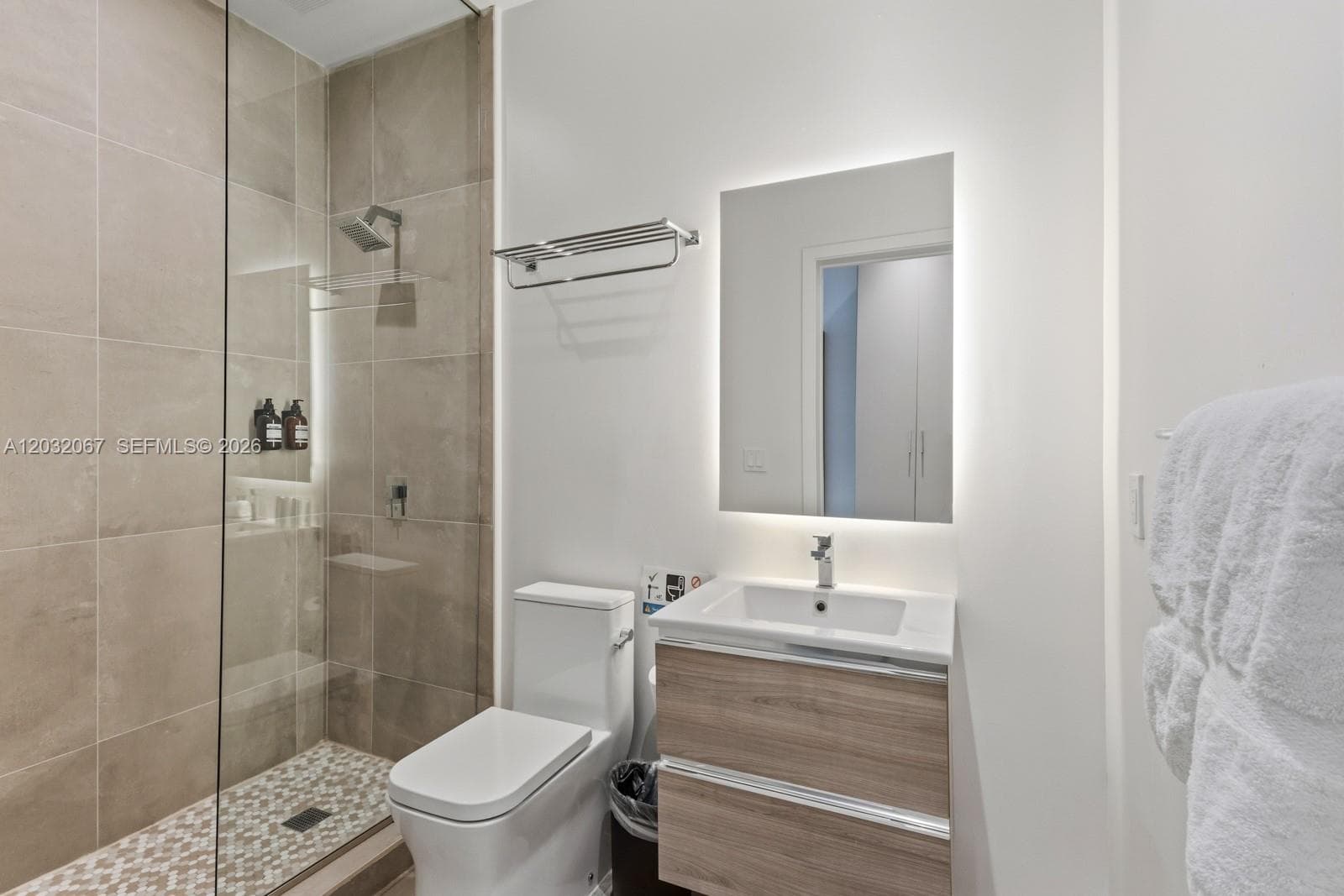 239 SW 9TH St # 301, Miami, FL 33130 photo 4