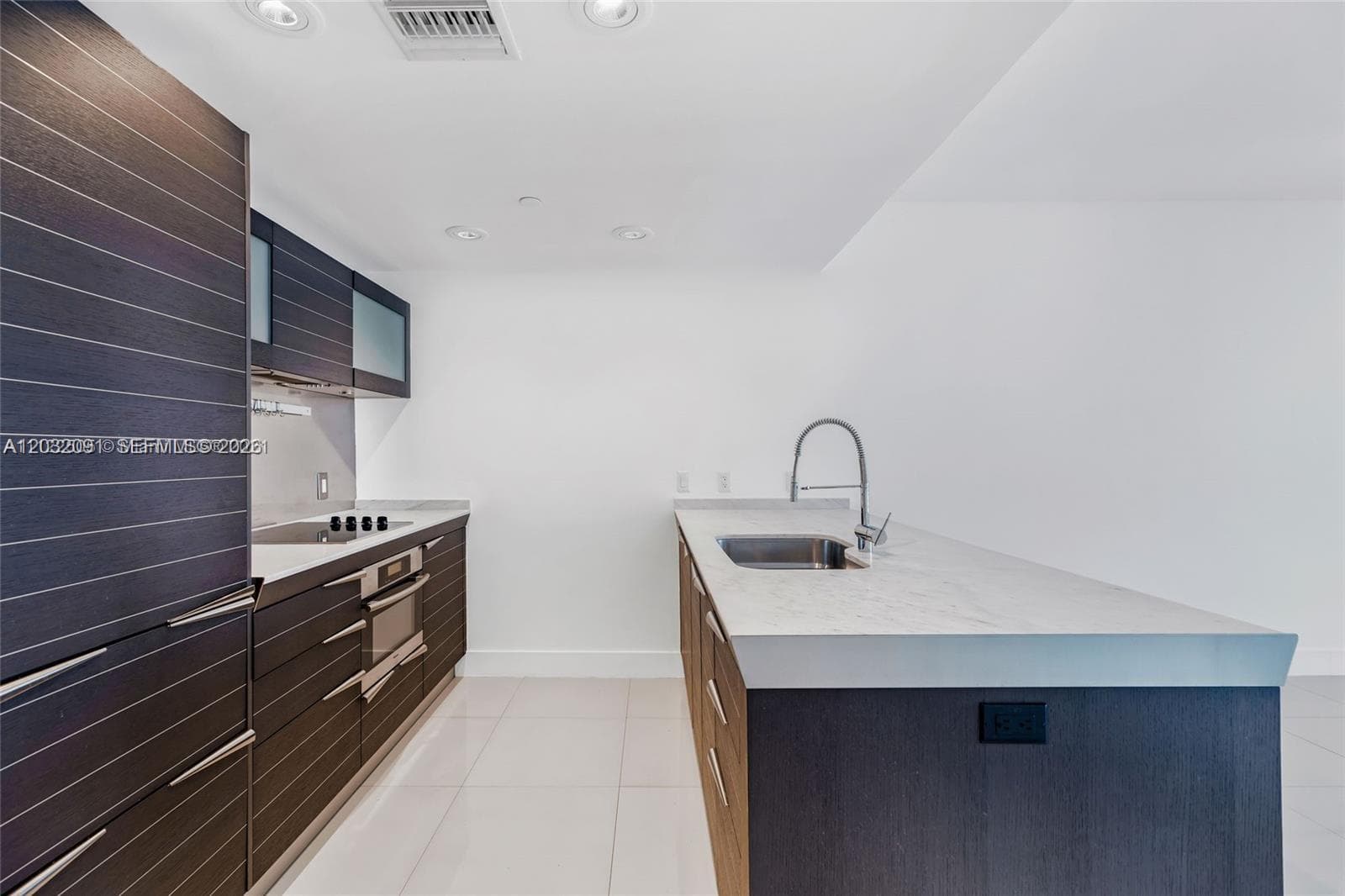 200 Biscayne Boulevard Way # 3713, Miami, FL 33131 photo 2