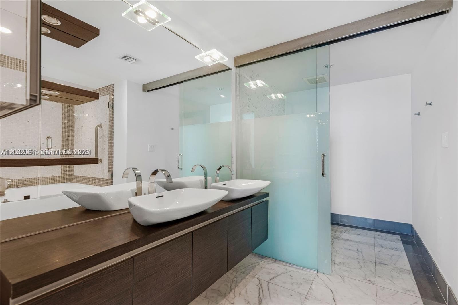200 Biscayne Boulevard Way # 3713, Miami, FL 33131 photo 3