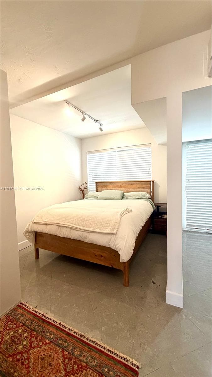 626 Meridian Ave # 5, Miami Beach, FL 33139 photo 2