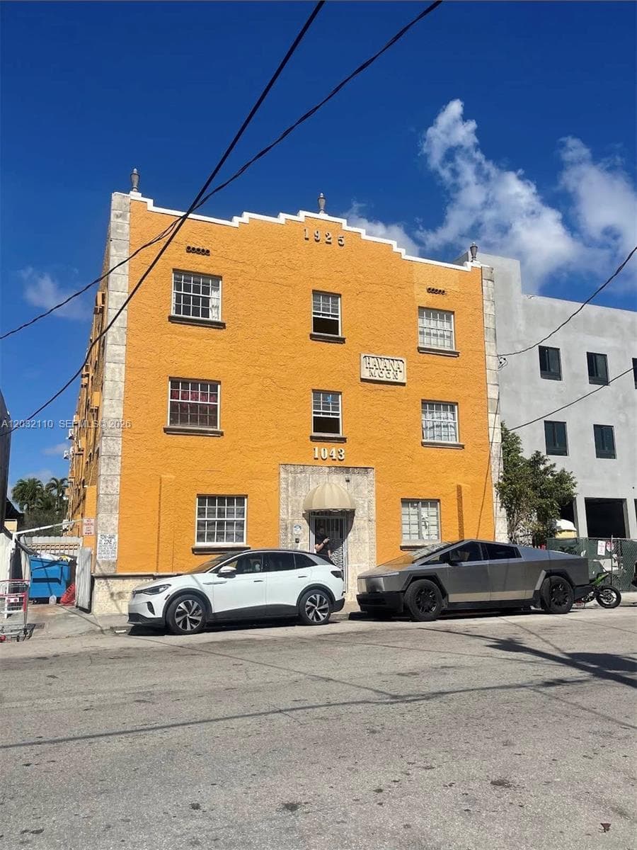1043 NW 2nd St # 2, Miami, FL 33128 photo 2