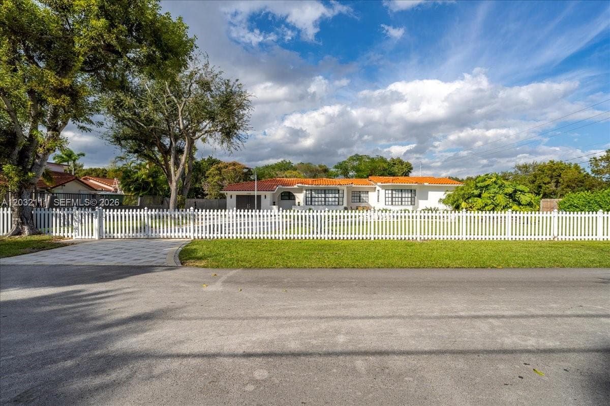 7705 SW 66th St # 0, Miami, FL 33143 photo 2