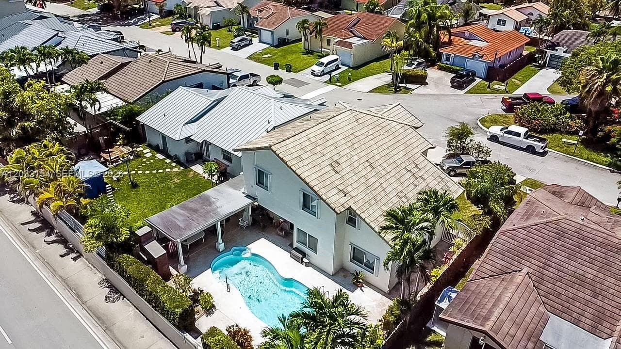 8532 SW 211th Ter, Cutler Bay, FL 33189 photo 2