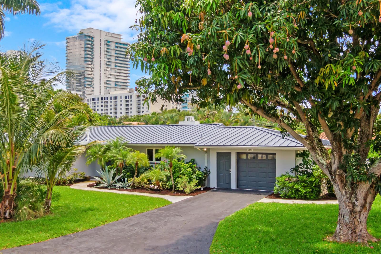 3240 Lakeview Drive, Pompano Beach, FL 33062 photo 2