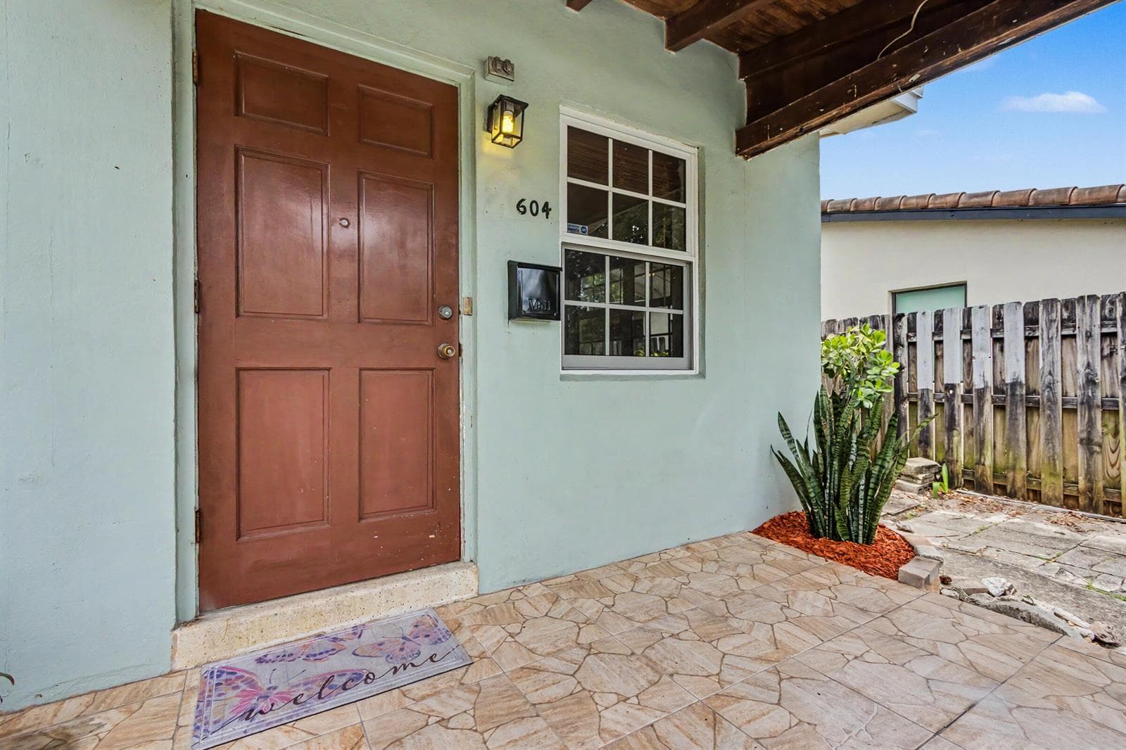 604 NE 14th Place, Fort Lauderdale, FL 33304 photo 2